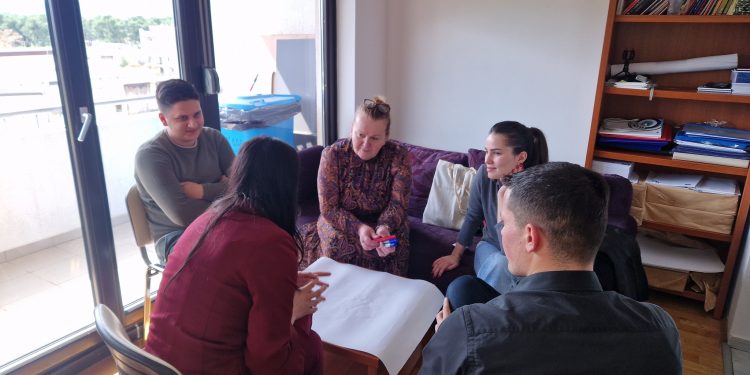 Sesije o nasilju u porodici nad Romkinjama i Egipćankama i dječjim ugovorenim brakovima održane su i u Podgorici